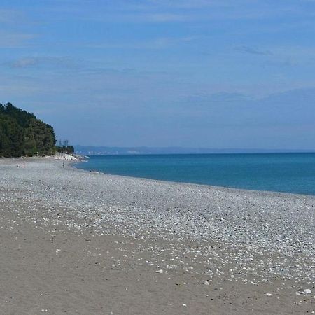 Sea breeze Hotel Tsandrypsj Buitenkant foto